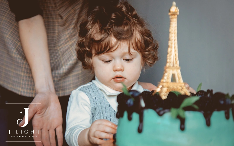 Cake Smash Photography by J Light Studio