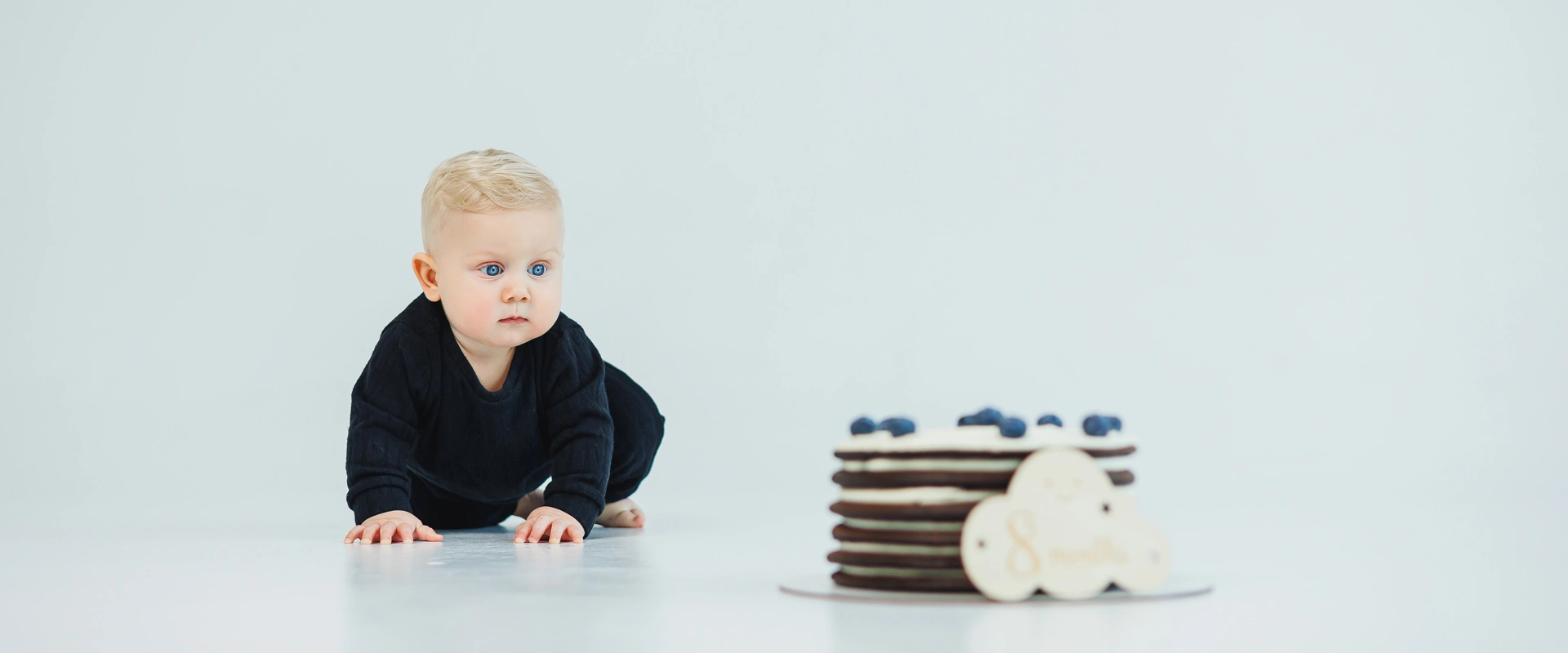 Cake Smash Photography by J Light Studio