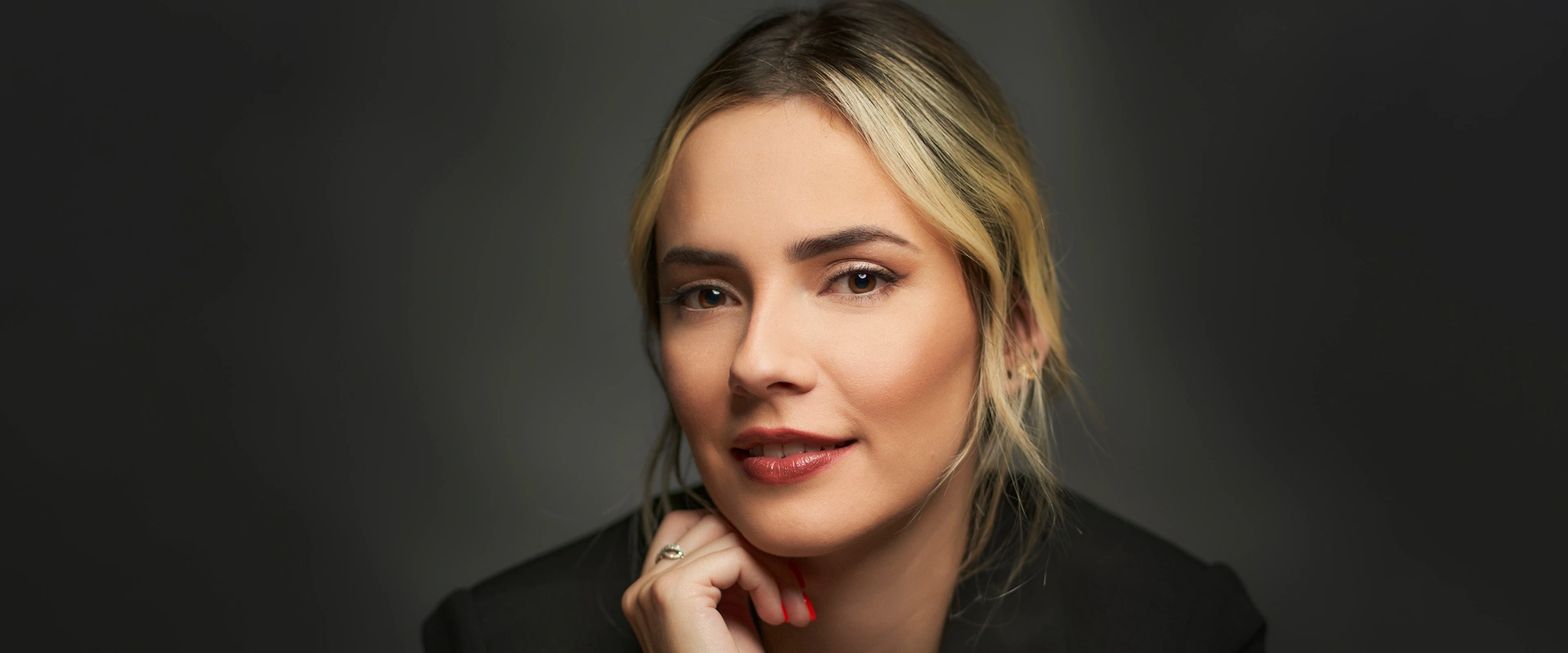 indoor Headshot photography by J Light Studio