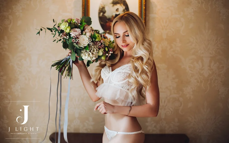 Prepare for Your Bridal Boudoir Photoshoot: Elegant Pose Ideas and Tips